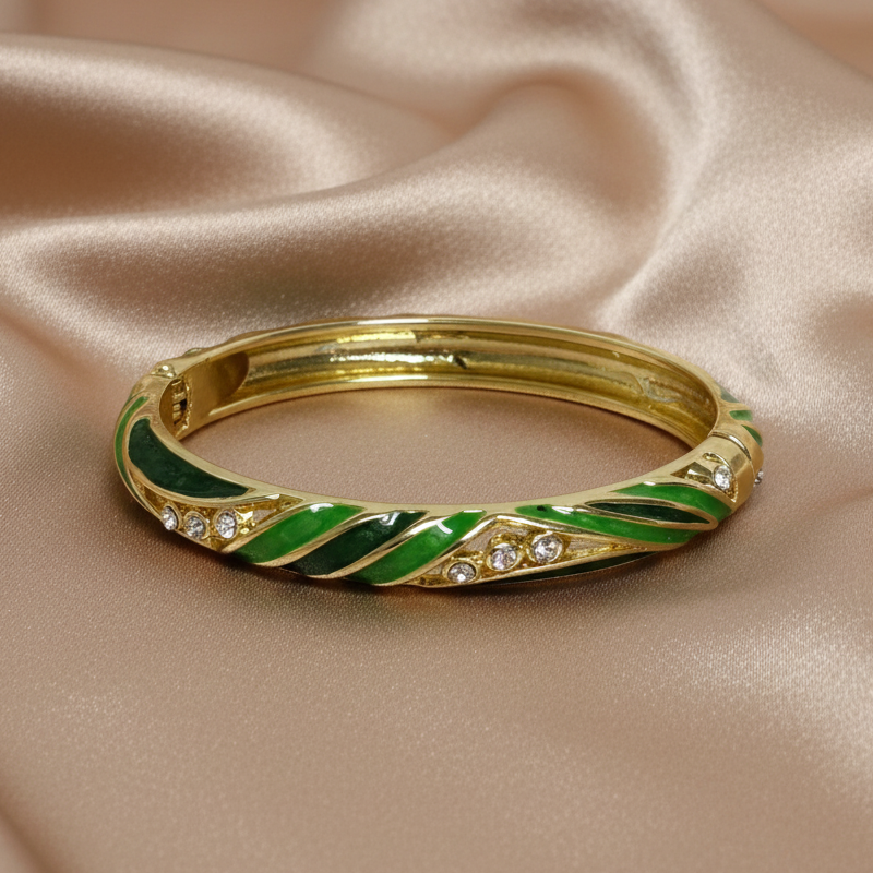 Groene gouden bangle armband met steentjes